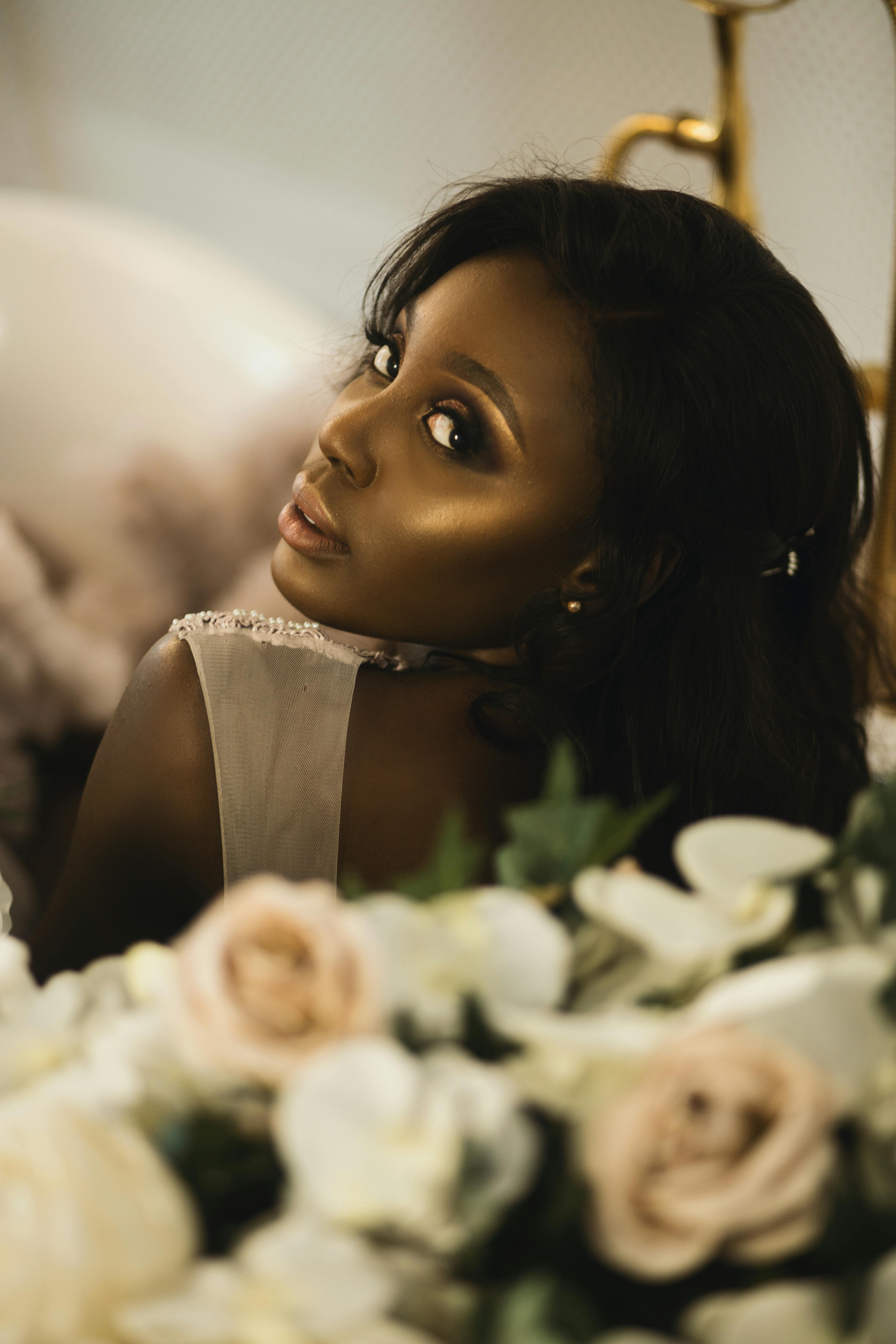 办公现场与数据看板氛围图